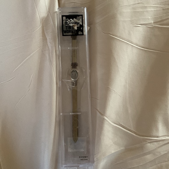 VINTAGE MINNIE MOUSE WATCH - Picture 6 of 7